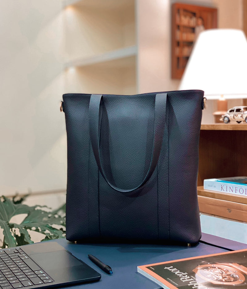 Leather Tote: The Refined Choice for Creative Men