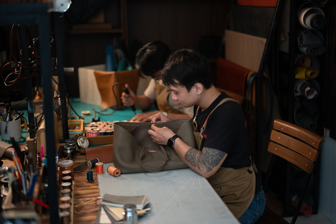 Discover the inspiring dialogue between industrial and handcrafted products and find the right choice to express your style and commitment to sustainability
