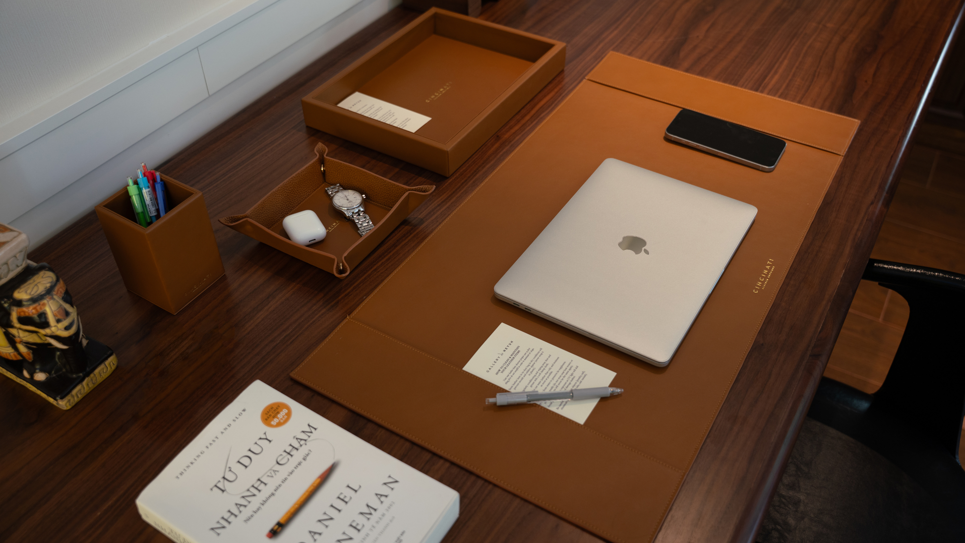 LEATHER OFFICE DESK SETS