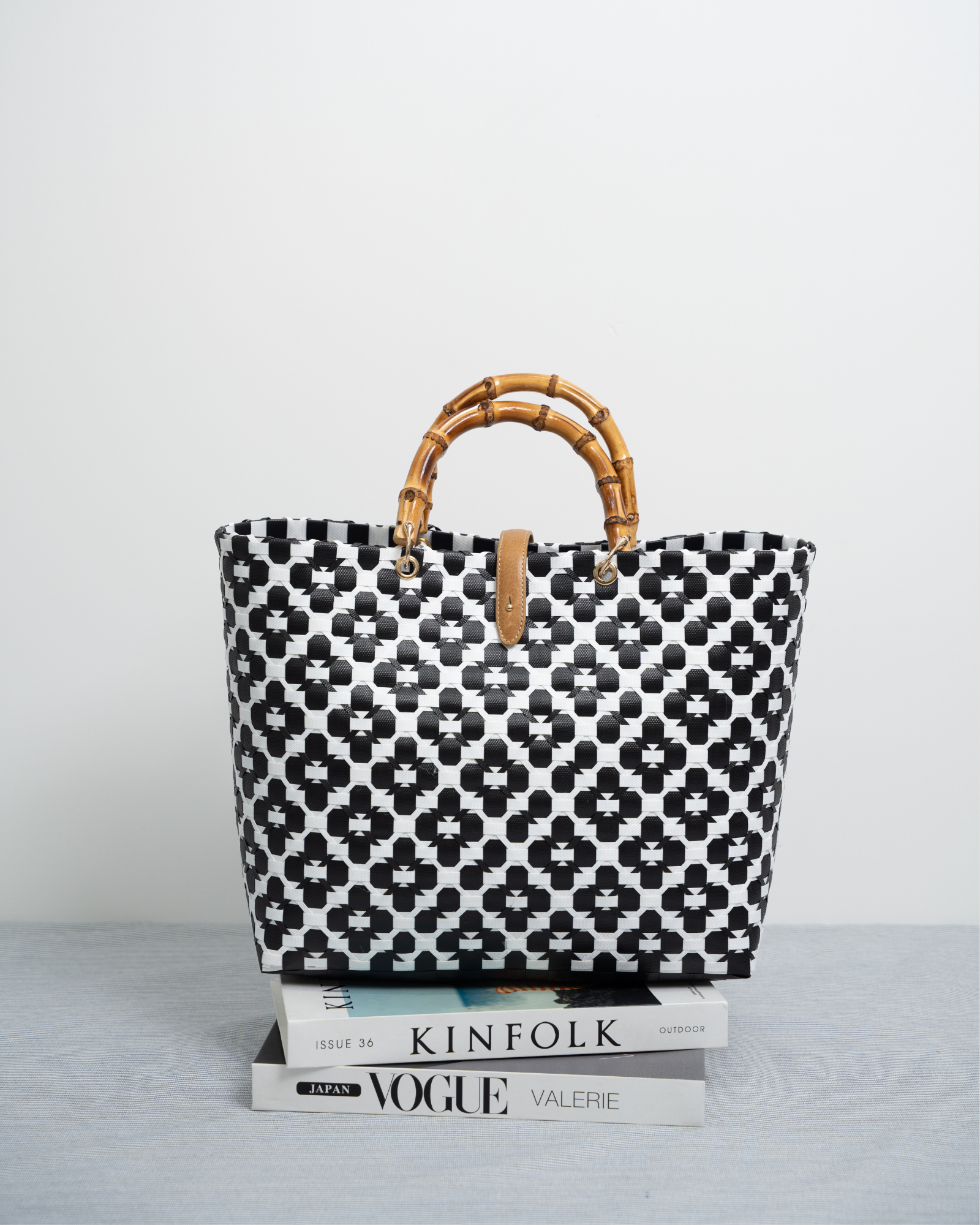 HANDWOVEN BEACH TOTE BAG WITH BAMBOO HANDLE