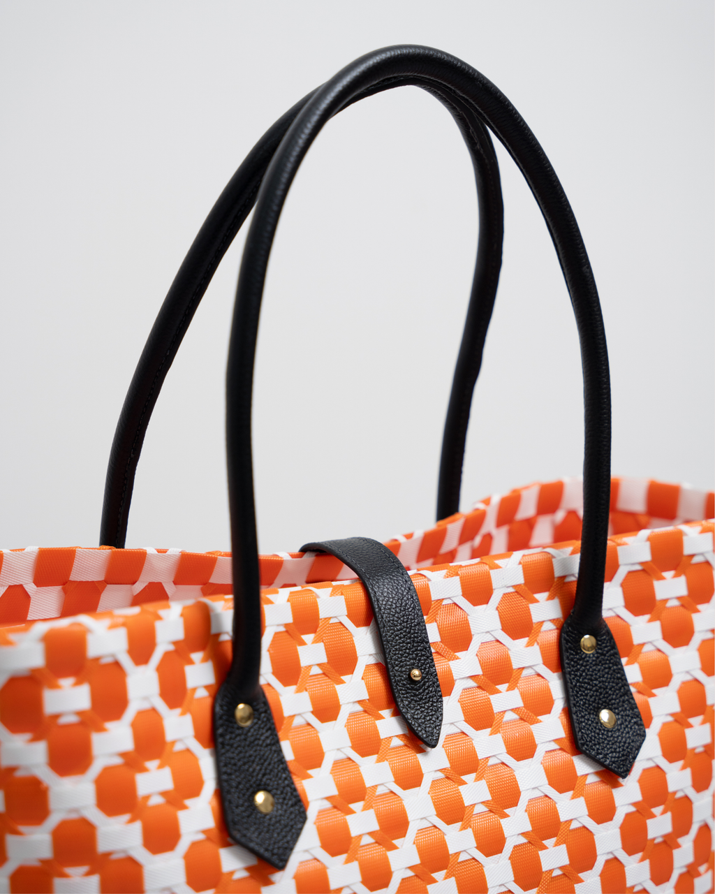 HANDWOVEN BEACH TOTE BAG WITH LEATHER HANDLE